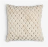 Zierkissen HVIDBLOMME Kunstfell beige 6876344 JYSK 1 Stück