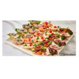 Heringsschmaus Brötchenbox in den Sorten Räucherlachs, Forelle, Matjes, Eiaufstrich mit Garnele, Antipasti mit Sardellen und Thunfisc INTERSPAR 24 Stück